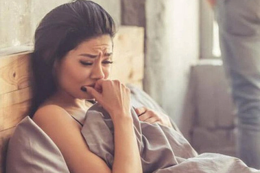 Sau 6 tháng cưới chồng trẻ, tôi bật khóc "vỡ mộng" vì điều này