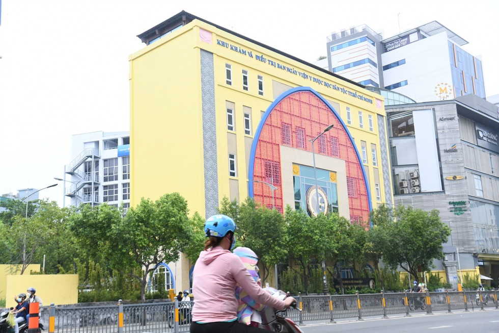 Bị treo đơn nghỉ, viên chức Viện Y dược học dân tộc TPHCM phải ngậm đắng? - 3 Bị treo đơn nghỉ, viên chức Viện Y dược học dân tộc TPHCM phải ngậm đắng? - 3