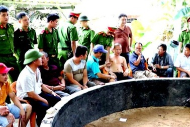 Hơn 60 chiến sĩ công an đột kích sới gà, tạm giữ hàng chục đối tượng