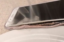 iPhone bất ngờ bốc cháy tại Apple Store, một nhân viên bị bỏng