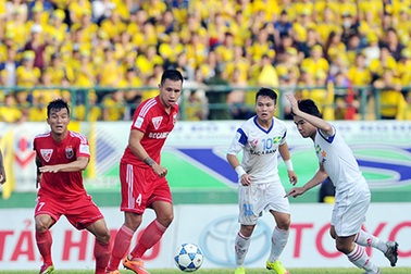 Vòng 16 V-League 2015: Nóng bỏng cuộc đua giành ngôi đầu