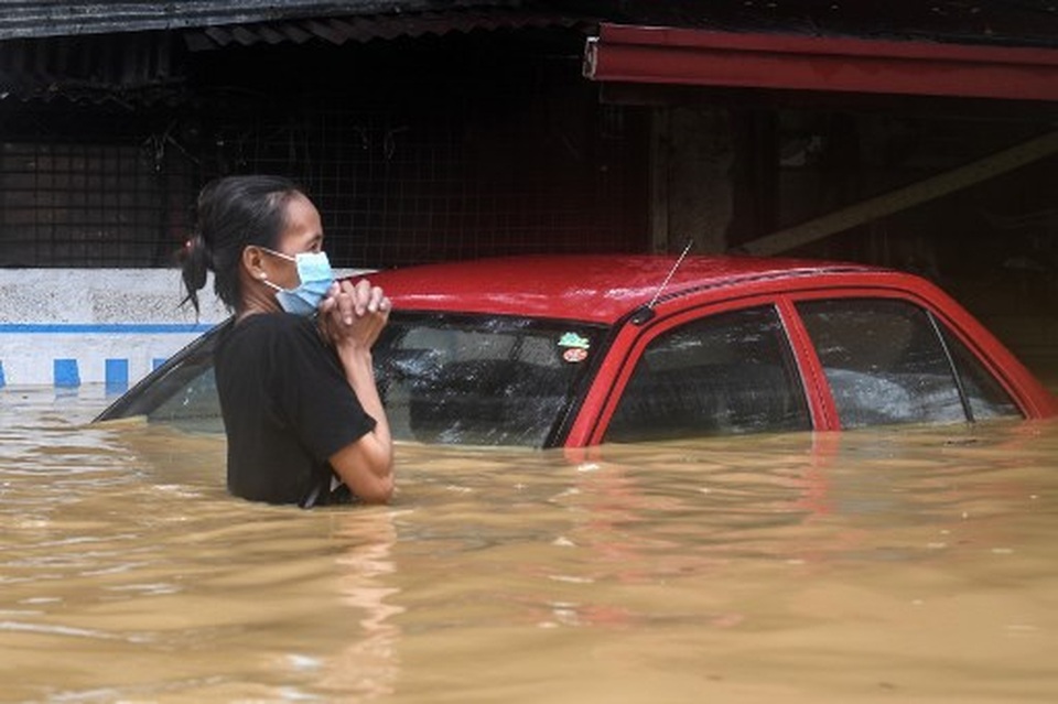 Bão Vamco càn quét Phillippines, Manila tê liệt trong “biển” nước - 2 Bão Vamco càn quét Phillippines, Manila tê liệt trong “biển” nước - 2