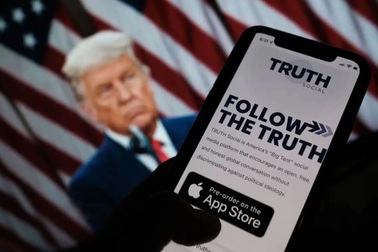 Mạng xã hội của ông Trump bị "tố" vi phạm bản quyền