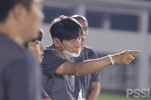 HLV Shin Tae-yong "tuyên chiến" đồng nghiệp Park Hang Seo