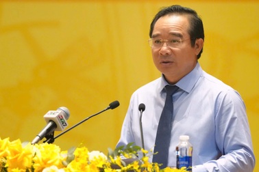 Chủ tịch TPHCM: Toàn tâm, toàn ý, làm hết việc chứ không hết giờ