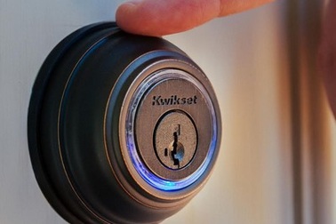 Chủ nhà bị hệ thống khóa thông minh “cấm cửa” vì lý do bất ngờ và hài hước