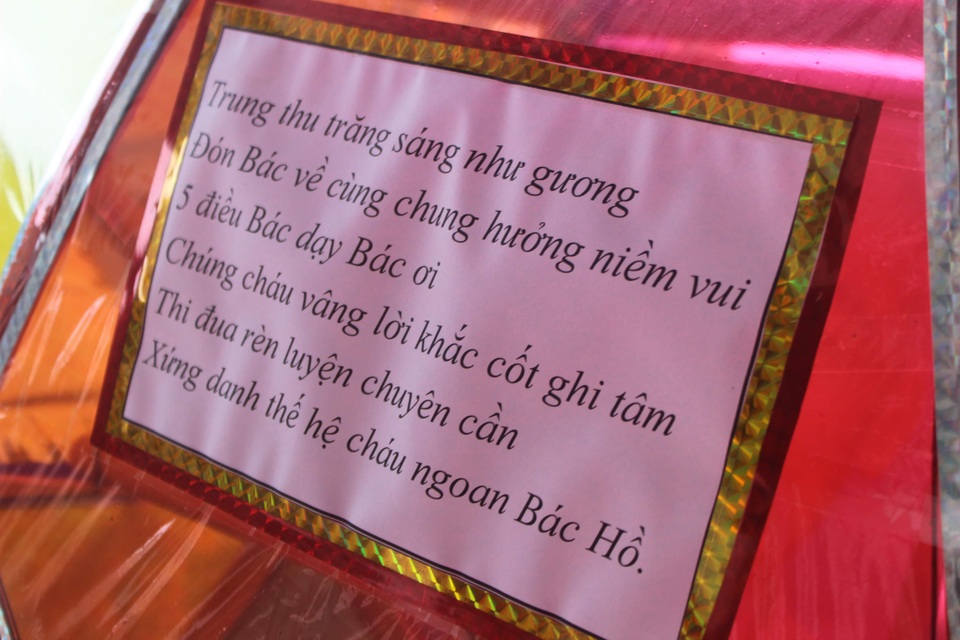 Người thợ làm đèn lồng hiếm hoi trên đất Thành Sen - 10 Người thợ làm đèn lồng hiếm hoi trên đất Thành Sen - 10