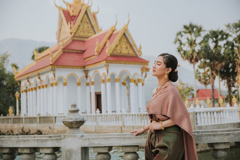 Thiếu nữ nhận mưa lời khen khi diện trang phục dân tộc Khơ-me - 9 Thiếu nữ nhận mưa lời khen khi diện trang phục dân tộc Khơ-me - 9