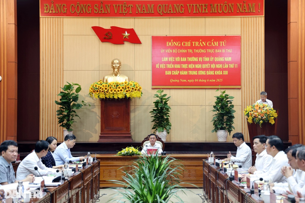 Thường trực Ban Bí thư: Sắp xếp nhân sự không được so “quê anh, quê tôi” - 1 Thường trực Ban Bí thư: Sắp xếp nhân sự không được so “quê anh, quê tôi” - 1