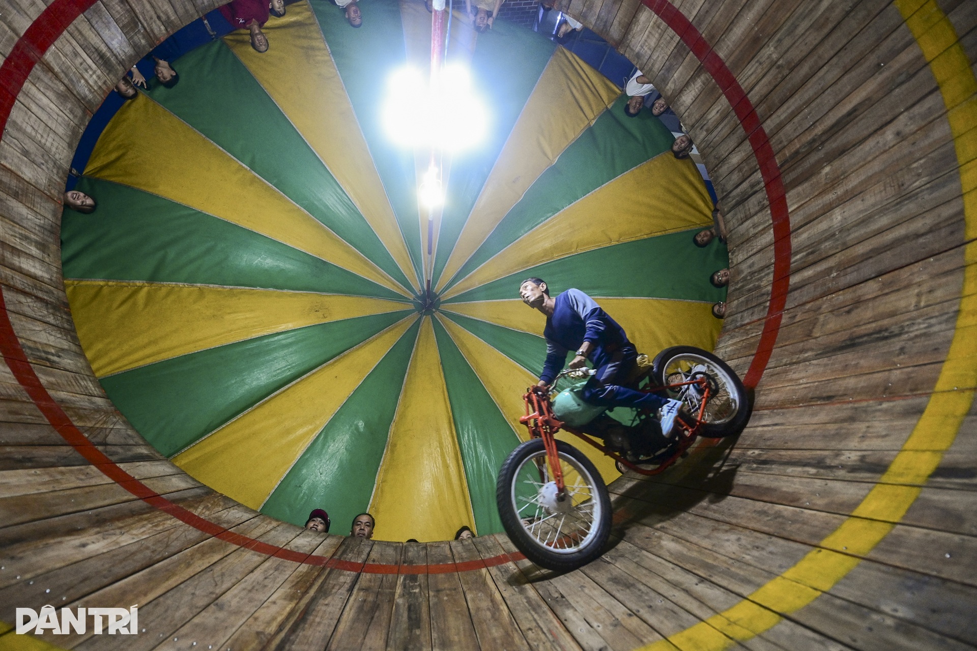 Mô tô bay - màn diễn xiếc với bức tường tử thần cuối cùng ở Việt Nam - 7