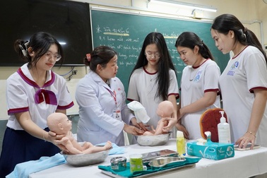 Quốc hội thông qua cấp học mới, ngang hàng với trung học phổ thông