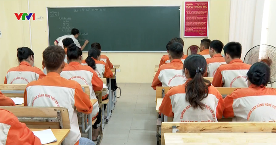 Ra trường có việc làm ngay, thu nhập ổn định từ các lớp học nửa áo học sinh, nửa áo thợ - 2 Ra trường có việc làm ngay, thu nhập ổn định từ các lớp học nửa áo học sinh, nửa áo thợ - 2