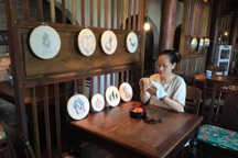 Cô giáo bỏ nghề dạy hóa, theo đuổi đam mê thêu thùa