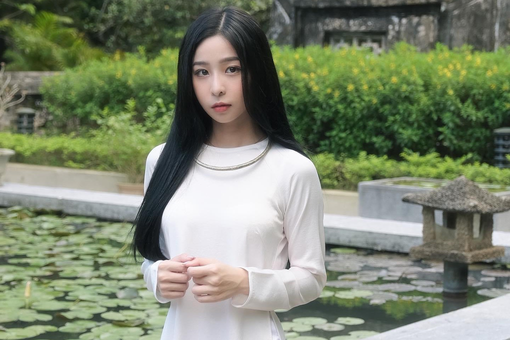 Bạn gái rapper B Ray có cuộc sống sang chảnh, thích khoe dáng nóng bỏng - 2 Bạn gái rapper B Ray có cuộc sống sang chảnh, thích khoe dáng nóng bỏng - 2