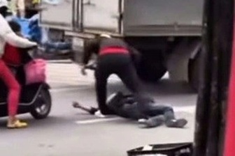 Một người bị đánh bất tỉnh giữa đường nghi do mâu thuẫn giao thông