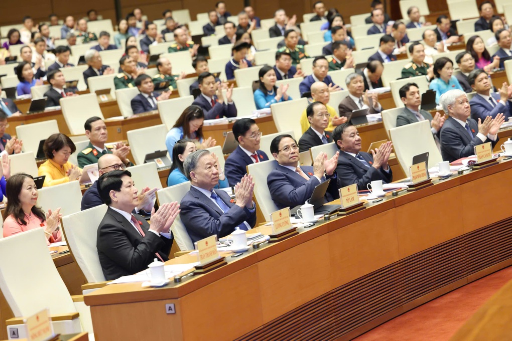 Presidente da Assembleia Nacional: Chủ tịch Quốc hội: “Pháp luật phải đi trước mở đường cho đổi mới sáng tạo” - 2
