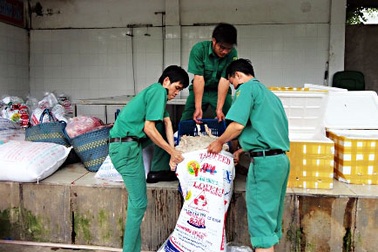 Phát hiện 10 vụ vận chuyển thịt “bẩn” vào thành phố