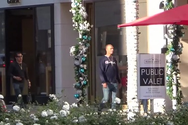 Jeremy Meeks đưa Chloe Green đi mua sắm