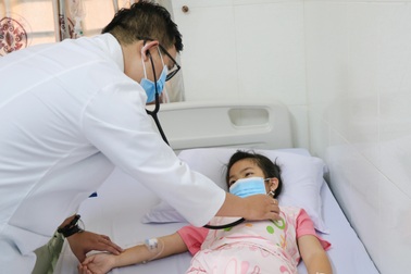 Bán bánh mì khiến 86 người nhập viện, chủ tiệm bị phạt 80 triệu đồng
