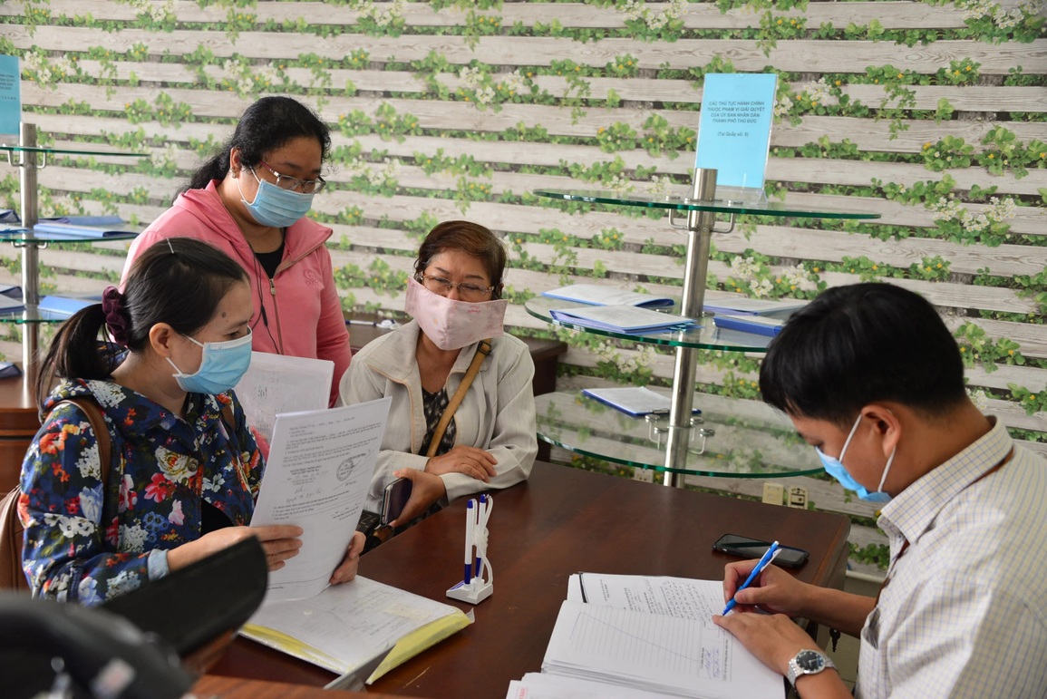 Người dân đi lại 8 vòng mới làm được một hồ sơ đất đai - 2 Người dân đi lại 8 vòng mới làm được một hồ sơ đất đai - 2