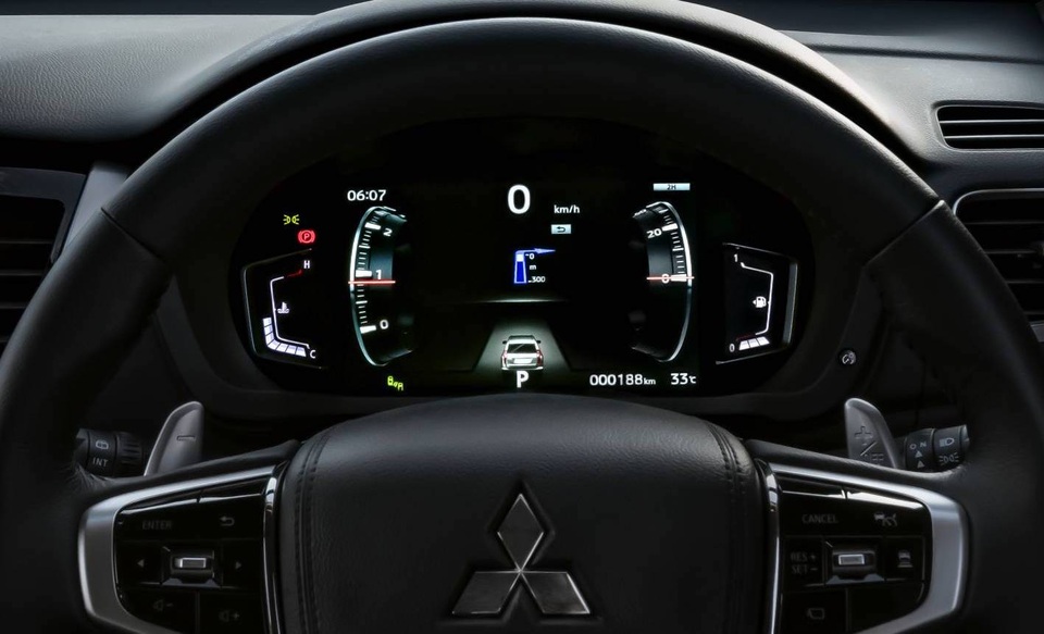 Pajero Sport sắp bán tại Việt Nam: thêm công nghệ, giành khách từ Fortuner - 2 Pajero Sport sắp bán tại Việt Nam: thêm công nghệ, giành khách từ Fortuner - 2