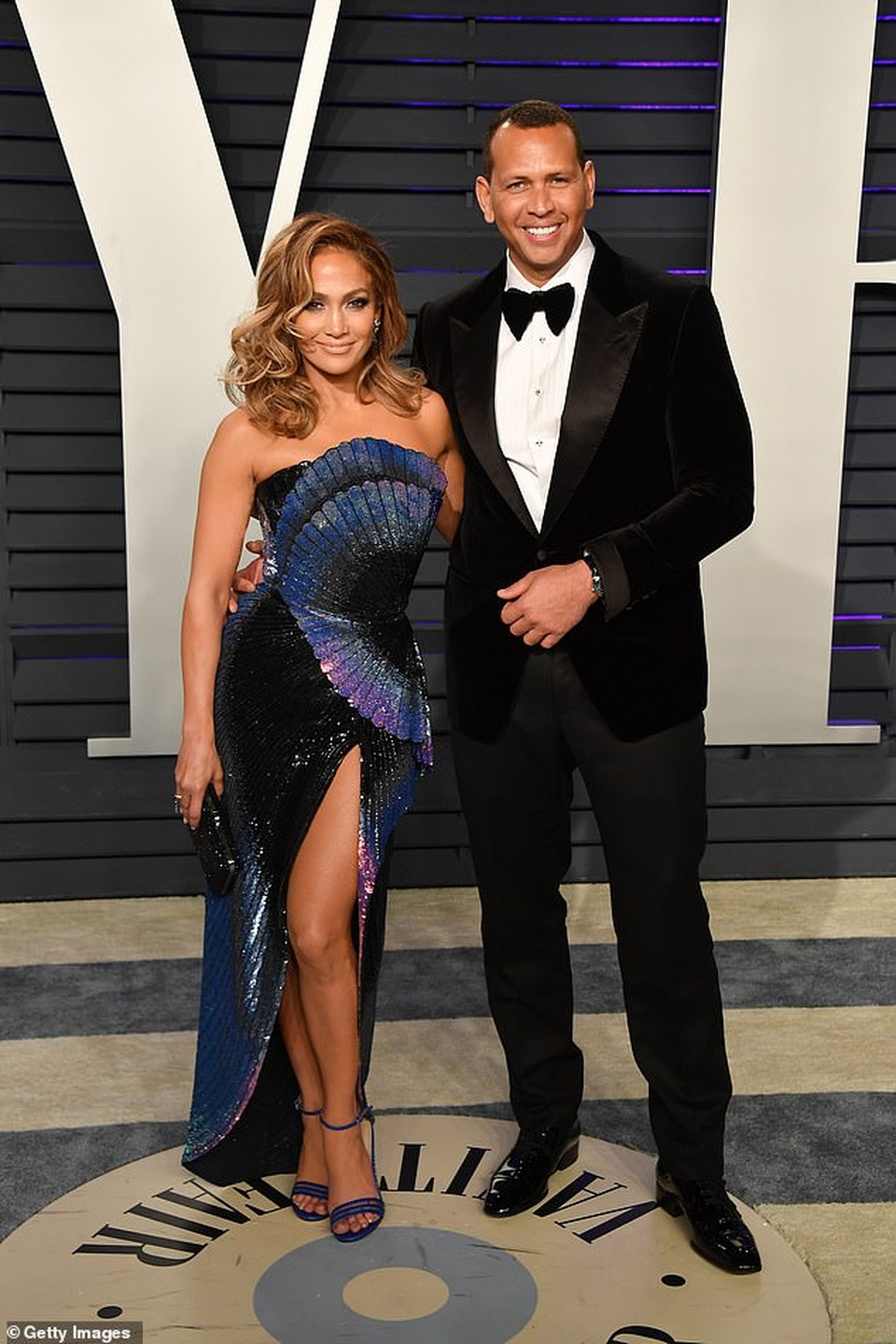 Jennifer Lopez gợi cảm quảng cáo giày cao gót - 4 Jennifer Lopez gợi cảm quảng cáo giày cao gót - 4