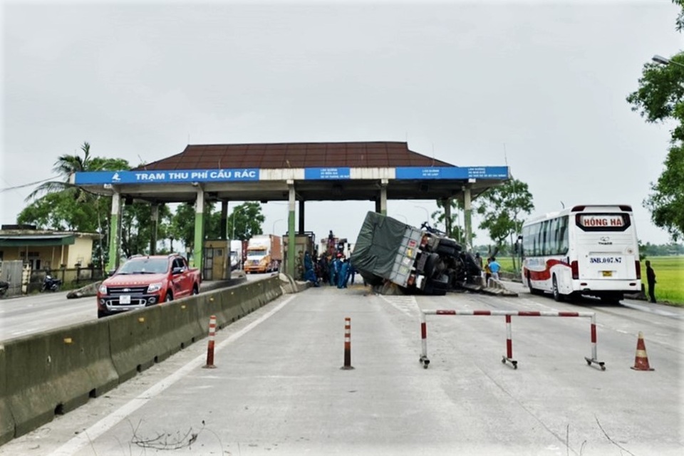 Đề xuất chi 3,3 tỷ đồng tháo dỡ trạm thu phí bỏ hoang trên quốc lộ 1A - 1 Đề xuất chi 3,3 tỷ đồng tháo dỡ trạm thu phí bỏ hoang trên quốc lộ 1A - 1