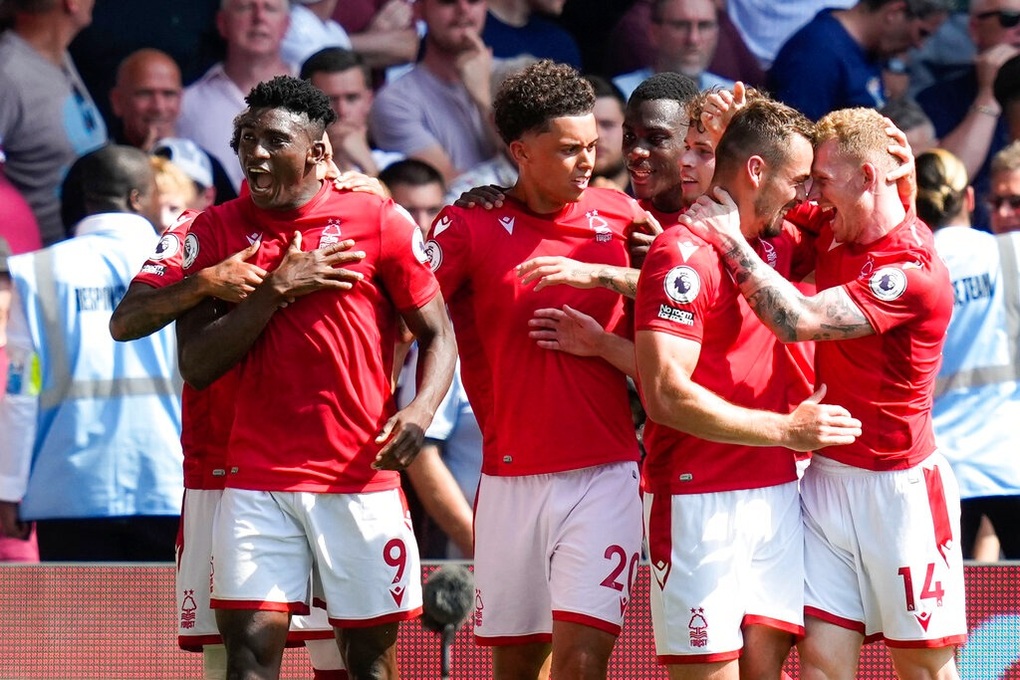 Dean Henderson chói sáng sau khi rời Man Utd - 8