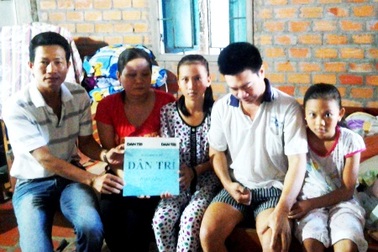 Hơn 15 triệu đồng đến với 2 chị em “khát học” trước cảnh cha nằm liệt giường