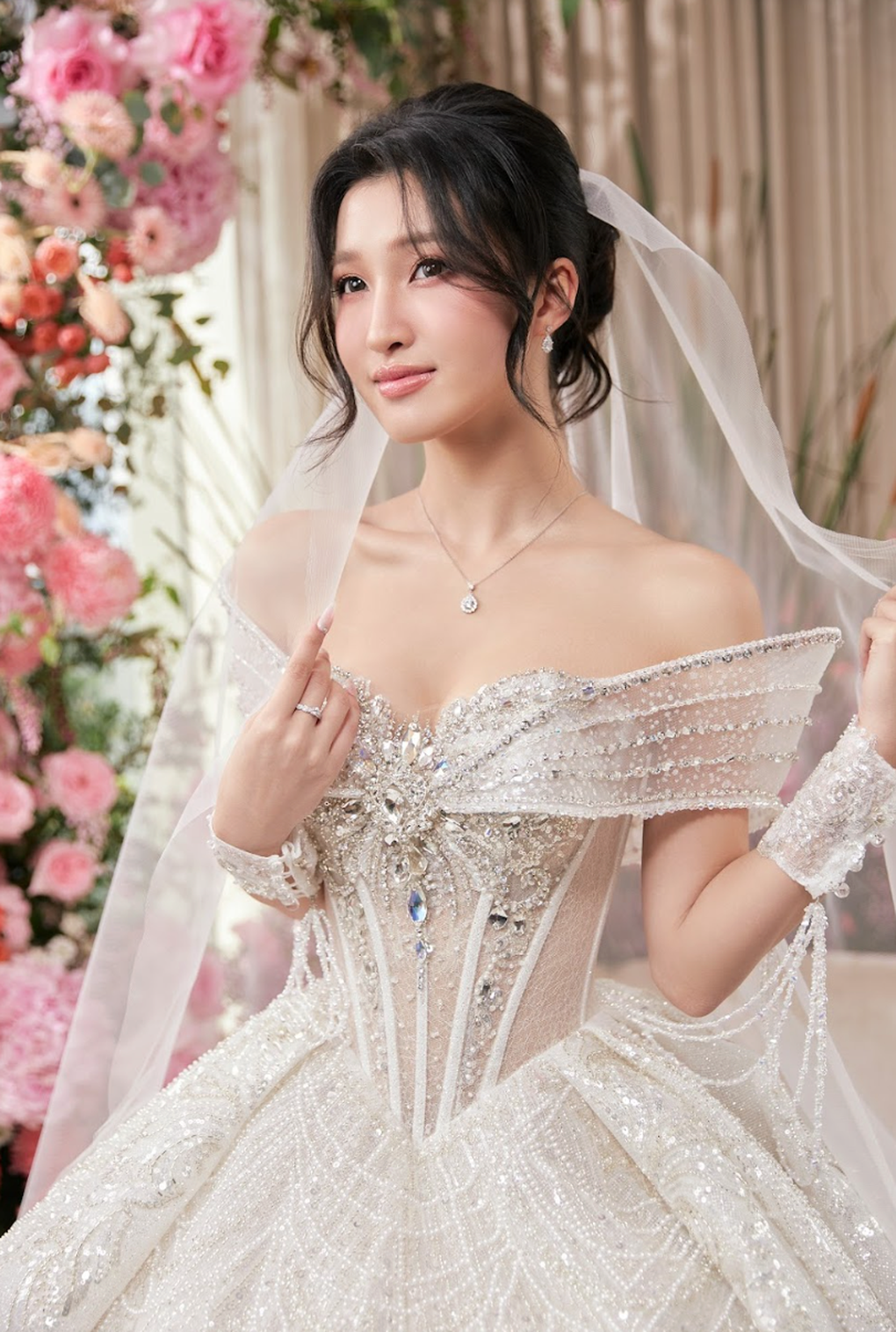 Á hậu Phương Nhi khoe nét đẹp thần tiên tỷ tỷ khi hóa thân thành cô dâu - 2 Á hậu Phương Nhi khoe nét đẹp thần tiên tỷ tỷ khi hóa thân thành cô dâu - 2