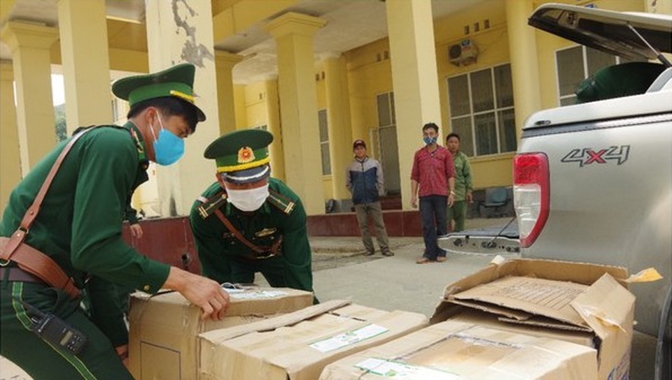 Bắt đối tượng vận chuyển 64 nghìn chiếc khẩu trang sang Lào - 1 Bắt đối tượng vận chuyển 64 nghìn chiếc khẩu trang sang Lào - 1
