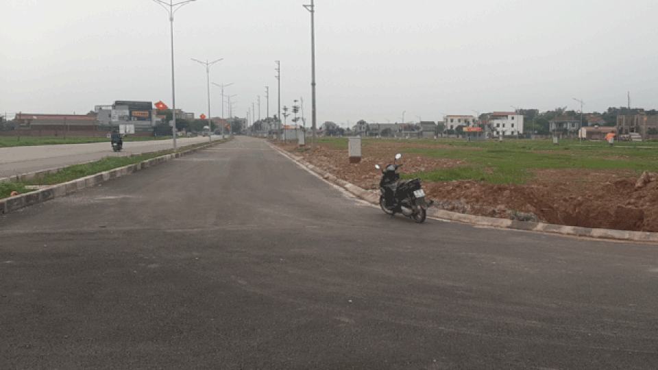 Hoãn đấu giá đất sau sốt, lộ loạt lý do cư dân ngậm ngùi cắt lỗ - 1 Hoãn đấu giá đất sau sốt, lộ loạt lý do cư dân ngậm ngùi cắt lỗ - 1