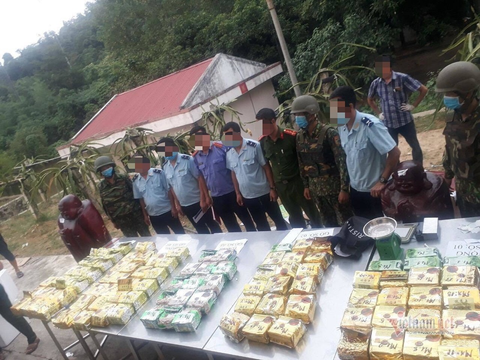 Cận cảnh hơn 2 tạ ma túy được giấu tinh vi trong các pho tượng - 1 Cận cảnh hơn 2 tạ ma túy được giấu tinh vi trong các pho tượng - 1