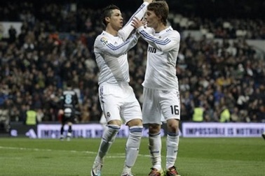 C. Ronaldo lập hattrick, Real Madrid đè bẹp Malaga 7-0