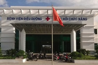 Kiểm điểm bác sĩ "chống lệnh" điều động của cấp trên