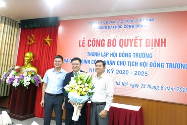 Công bố quyết định bầu Chủ tịch Hội đồng trường Trường Đại học Công đoàn