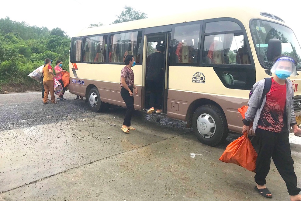 Những chuyến xe nghĩa tình hỗ trợ người dân khó khăn vì Covid-19 - 1 Những chuyến xe nghĩa tình hỗ trợ người dân khó khăn vì Covid-19 - 1