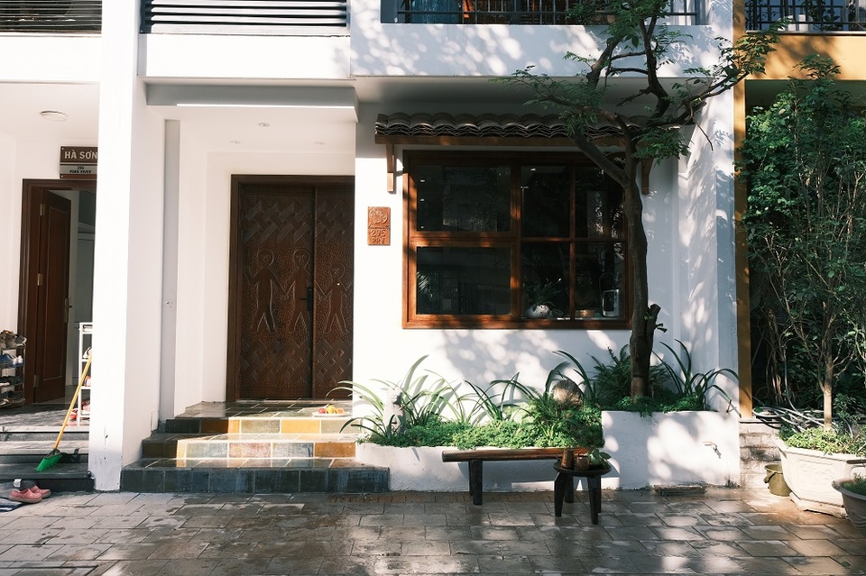 Ngỡ ngàng với ngôi biệt thự được thiết kế từ nội thất bị cháy - 1 Ngỡ ngàng với ngôi biệt thự được thiết kế từ nội thất bị cháy - 1