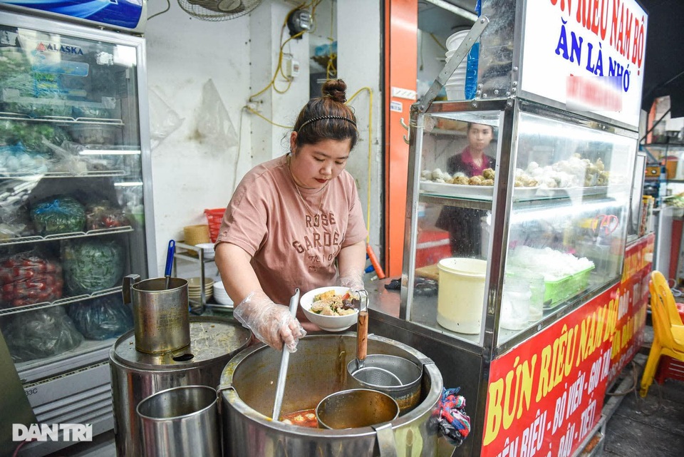 Bán bún riêu Nam Bộ, mỳ vằn thắn, bà chủ tậu đất, mua nhà phố cổ Hà Nội - 7 Bán bún riêu Nam Bộ, mỳ vằn thắn, bà chủ tậu đất, mua nhà phố cổ Hà Nội - 7