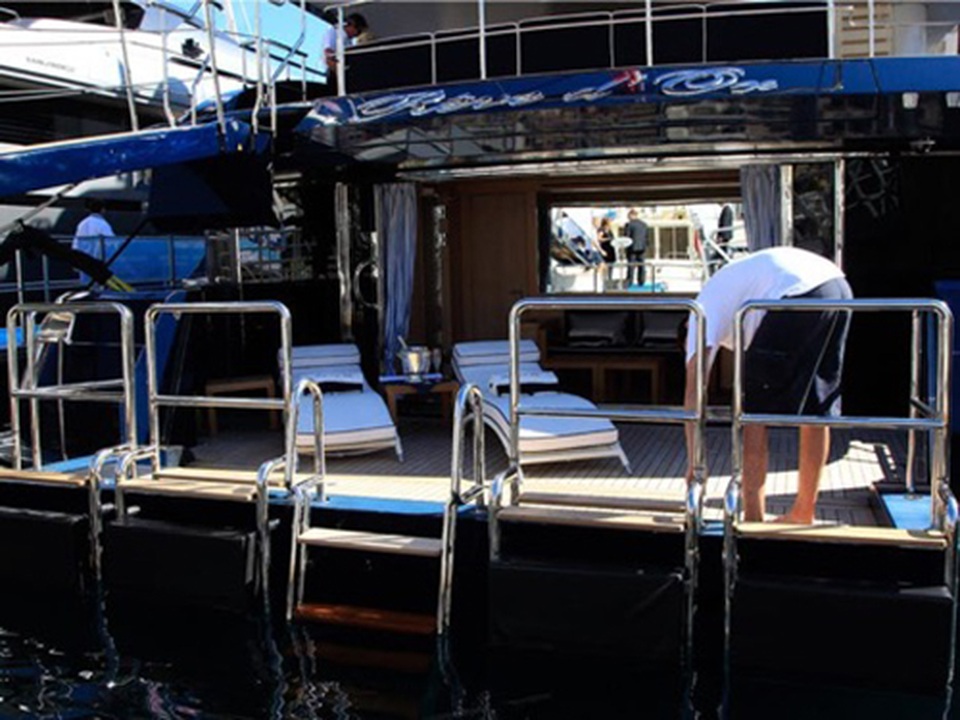 Phục vụ trên siêu du thuyền của các tỷ phú không hề đơn giản - 2