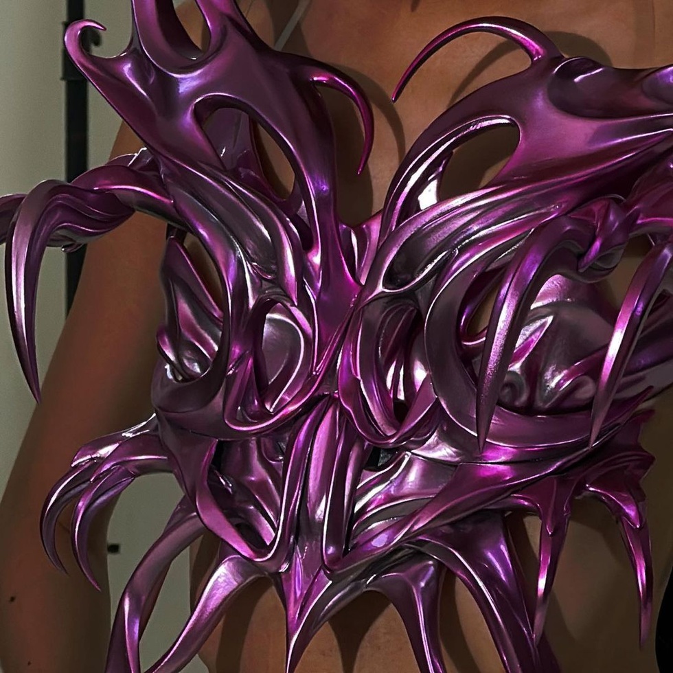 Nhà thiết kế Việt được Lisa diện trang phục: Lần cộng tác đầy bất ngờ - 4 Nhà thiết kế Việt được Lisa diện trang phục: Lần cộng tác đầy bất ngờ - 4