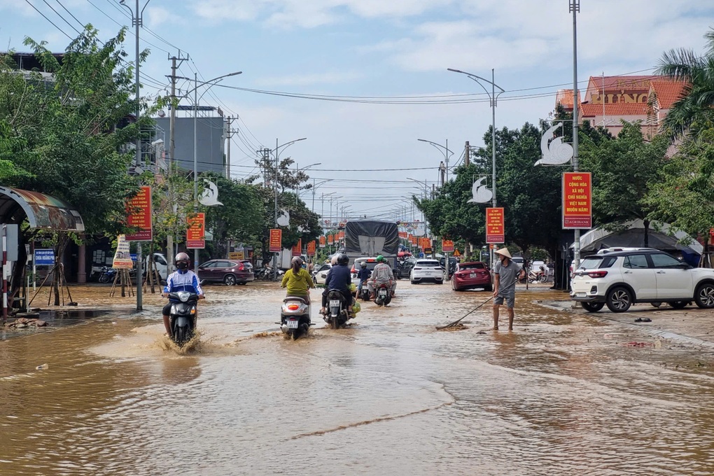 Mưa lũ tại Quảng Bình làm 7 người chết, rốn lũ Lệ Thủy mất 300 tỷ đồng - 1 Mưa lũ tại Quảng Bình làm 7 người chết, rốn lũ Lệ Thủy mất 300 tỷ đồng - 1
