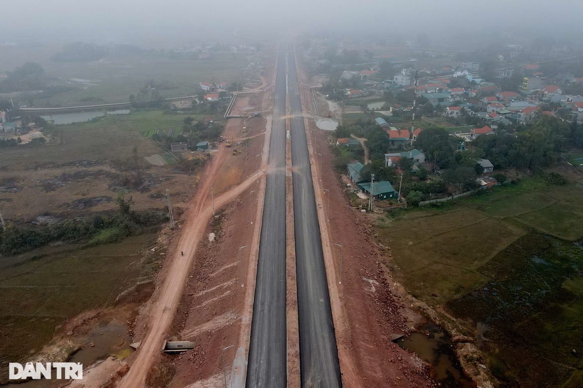 Quảng Ninh: Tuyến cao tốc xuyên tỉnh dài nhất Việt Nam gấp rút về đích - 10 Quảng Ninh: Tuyến cao tốc xuyên tỉnh dài nhất Việt Nam gấp rút về đích - 10