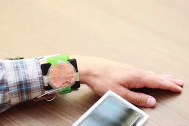 Chia sẻ pin điện thoại mà không cần sử dụng bộ nguồn