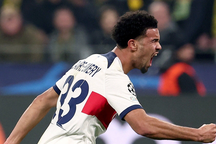 PSG giành vé đi tiếp kịch tính, Newcastle bị đẩy xuống cuối bảng tử thần