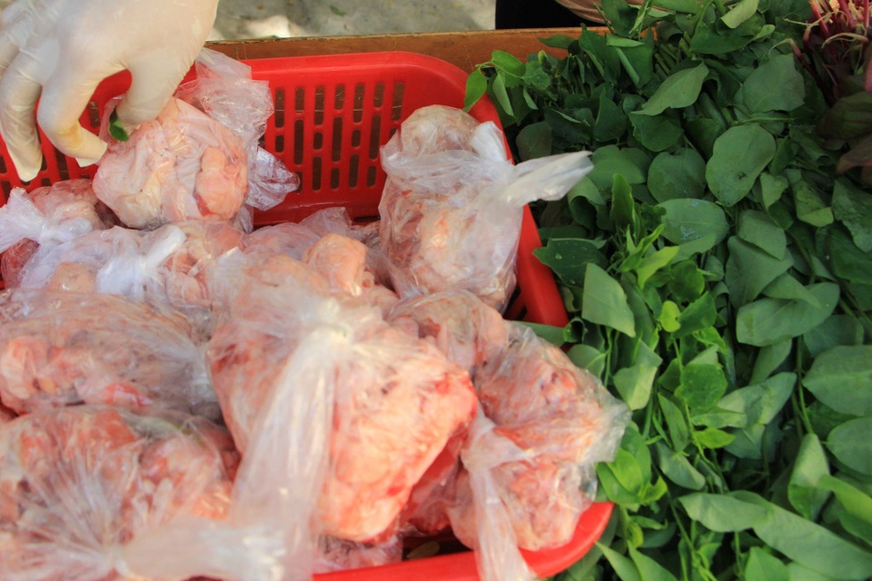 “Phiên chợ 0 đồng” chia sẻ yêu thương đến hộ khó khăn ở Đà Nẵng - 3 “Phiên chợ 0 đồng” chia sẻ yêu thương đến hộ khó khăn ở Đà Nẵng - 3