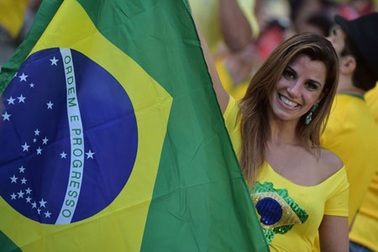 Vẻ đẹp quyến rũ của nữ CĐV Brazil
