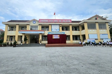 Hiệu trưởng xin lỗi sau bữa ăn bán trú 25.000 đồng chỉ có trứng, 3 lát chả