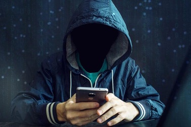 Tiền tỷ "bốc hơi" sau cú điện thoại lạ, chiêu lừa cũ rích sao vẫn sập bẫy?