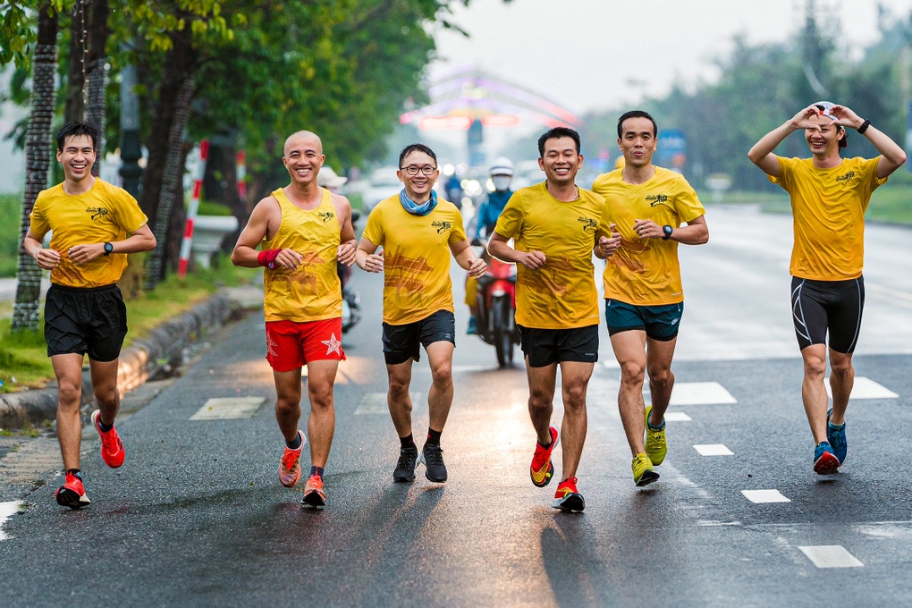 Chàng trai chạy bộ 30km từ Hội An ra Đà Nẵng để cầu hôn bạn gái - 2 Chàng trai chạy bộ 30km từ Hội An ra Đà Nẵng để cầu hôn bạn gái - 2